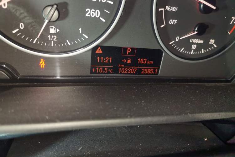 Used BMW 1 Series 2015 120i Leading Model Odometer Close Up