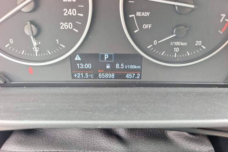 Used BMW 1 Series 2015 118i Leading Model Odometer Close Up