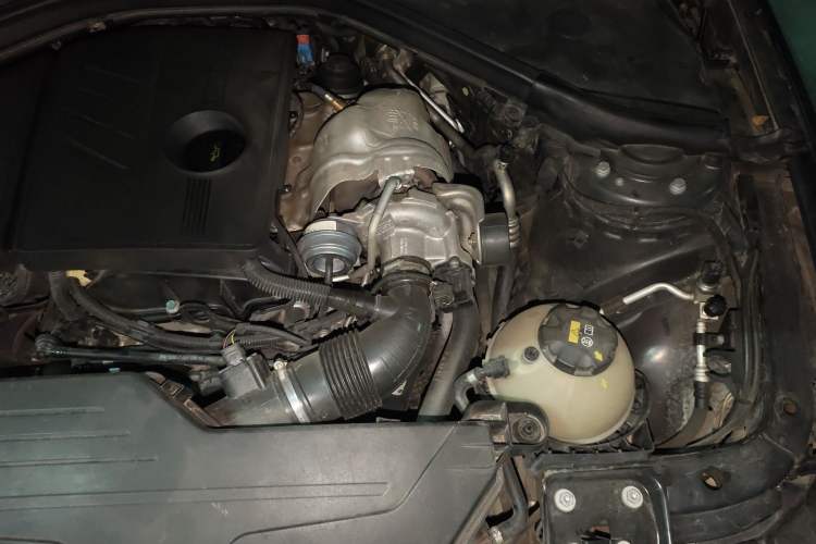 Used BMW 1 Series 2015 120i Sport Design Package Engine Bay Left