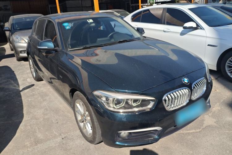 Used BMW 1 Series 2015 118i Urban Design Package Front Right 45 Deg