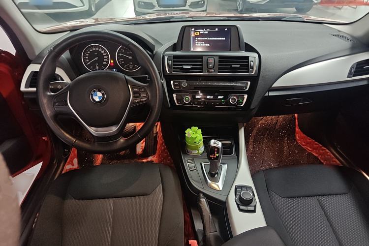 Used BMW 1 Series 2015 120i Leading Model Center Console