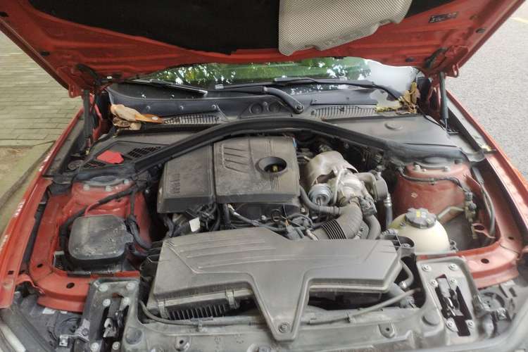 Used BMW 1 Series 2015 118i Leading Model Engine Bay