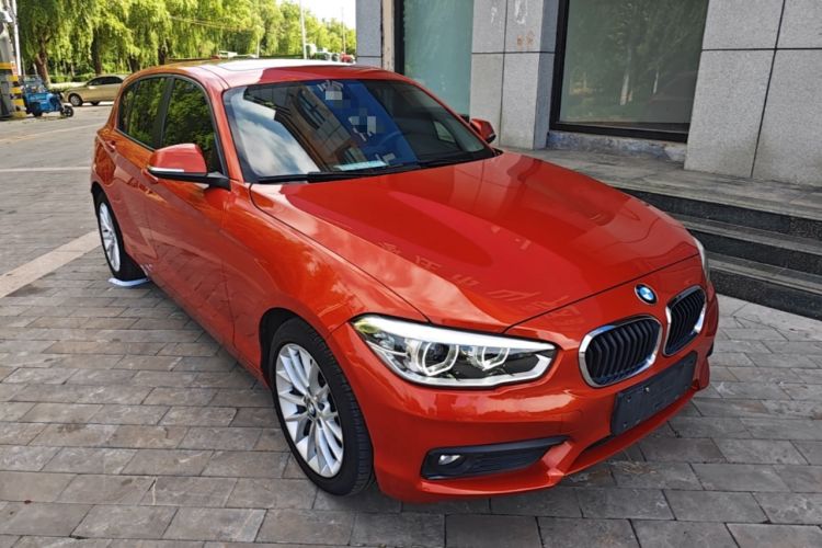 Used BMW 1 Series 2015 120i Leading Model Front Right 45 Deg