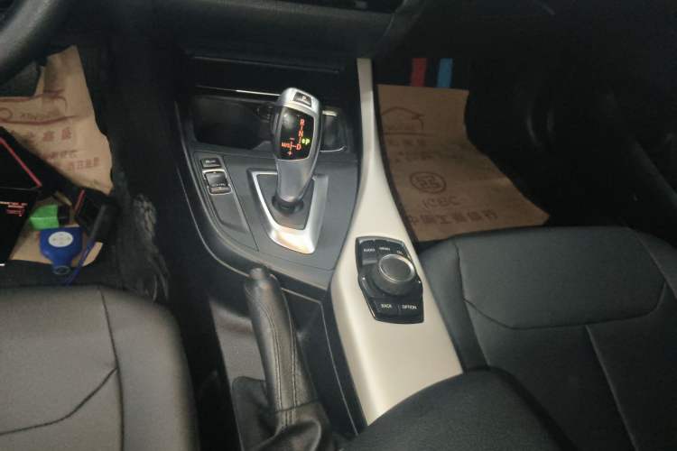 Used BMW 1 Series 2015 120i Leading Model Gear Lever