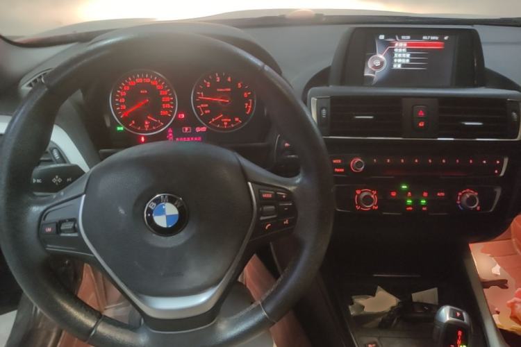 Used BMW 1 Series 2015 118i Leading Model Center Console