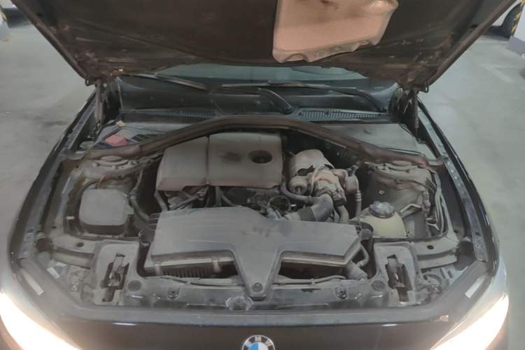 Used BMW 1 Series 2015 118i Leading Model Engine Bay