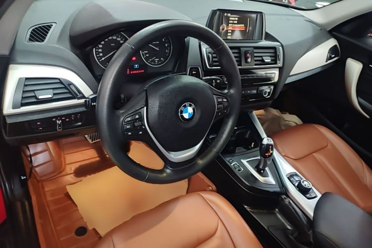 Used BMW 1 Series 2015 118i Leading Model Center Console