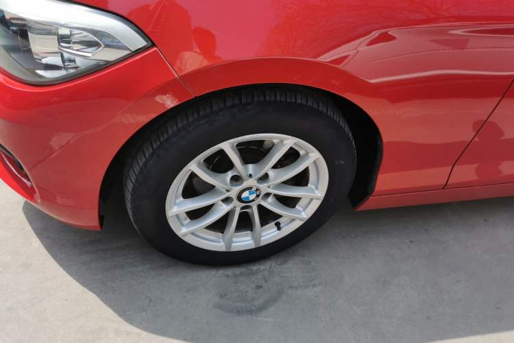 Used BMW 1 Series 2015 118i Leading Model Exterior 4