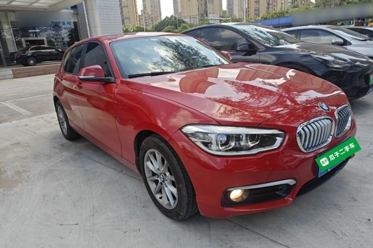 Used BMW 1 Series 2015 118i Urban Design Package Front Right 45 Deg