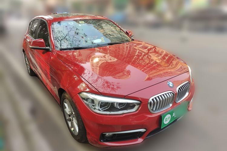 Used BMW 1 Series 2015 118i Urban Design Package Front Right 45 Deg