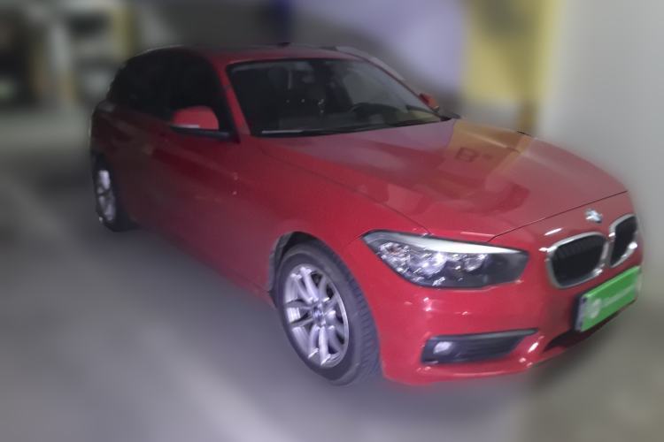 Used BMW 1 Series 2015 118i Leading Model Front Right 45 Deg