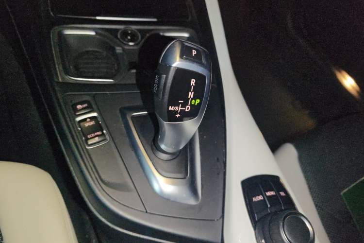 Used BMW 1 Series 2015 118i Urban Design Package Gear Lever