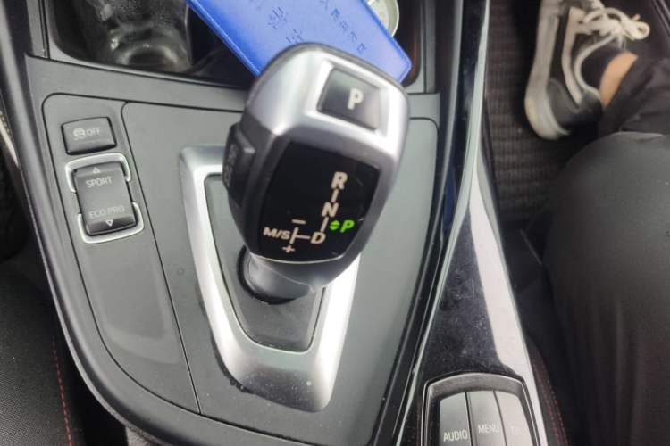 Used BMW 1 Series 2015 120i Sport Design Package Gear Lever