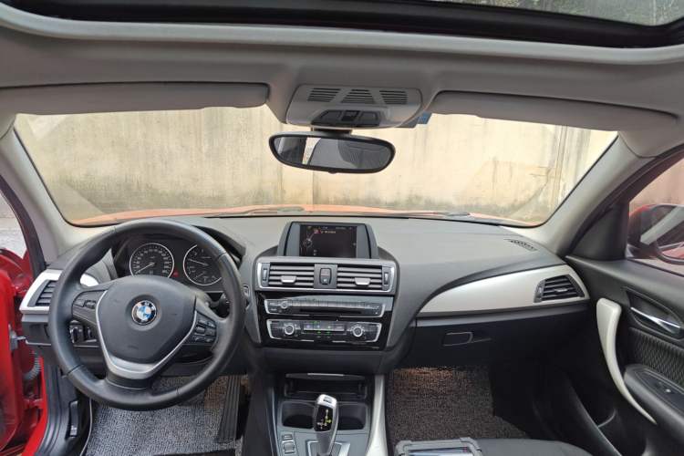 Used BMW 1 Series 2015 118i Leading Model Headliner