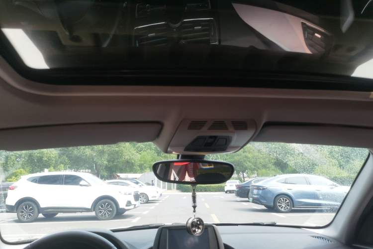 Used BMW 1 Series 2015 118i Leading Model Headliner