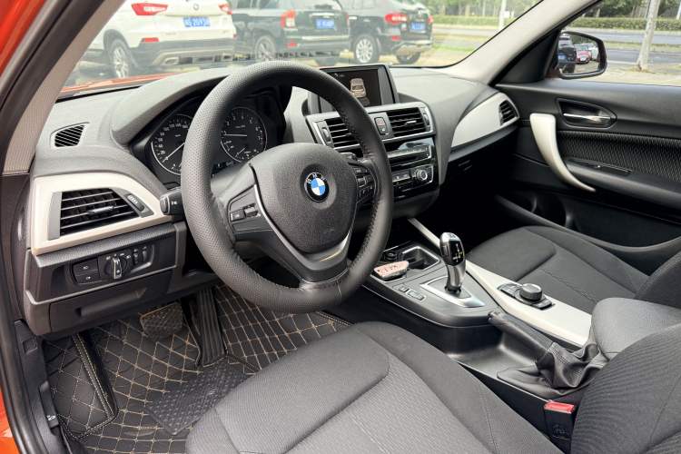 Used BMW 1 Series 2015 118i Leading Model Interior 4