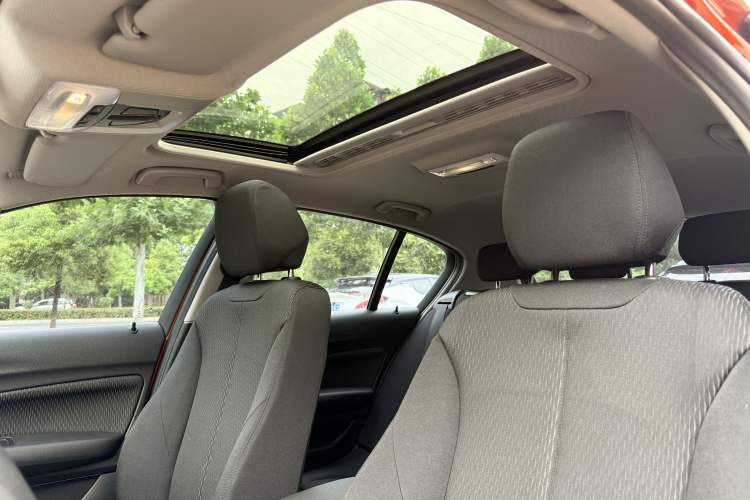 Used BMW 1 Series 2015 118i Leading Model Interior 6