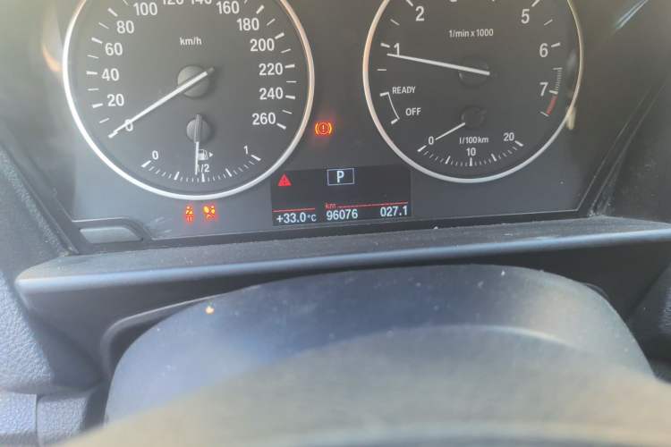Used BMW 1 Series 2015 118i Leading Model Odometer Close Up