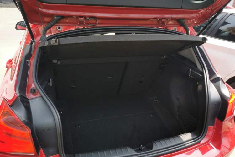 Used BMW 1 Series 2015 118i Leading Model Trunk