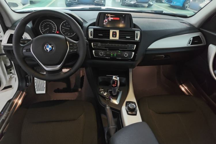 Used BMW 1 Series 2015 118i Leading Model Center Console