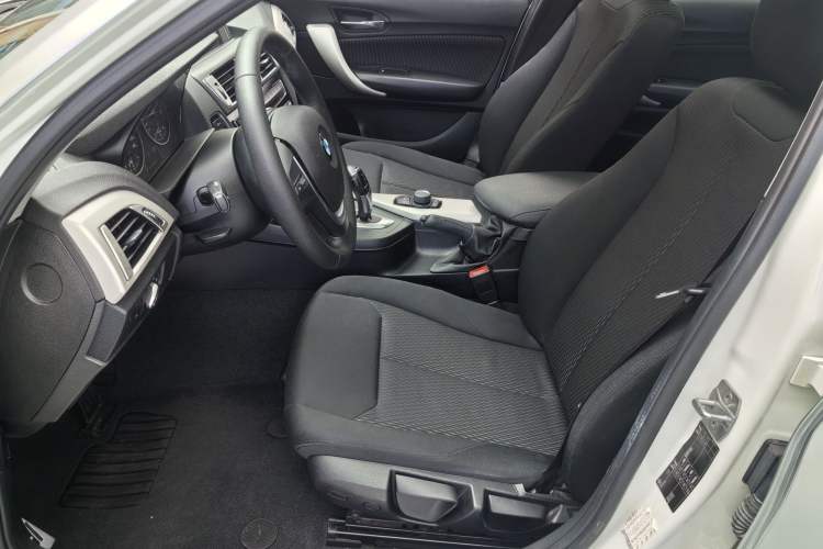 Used BMW 1 Series 2015 118i Leading Model Interior 4