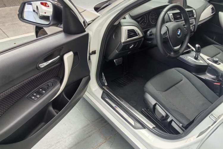 Used BMW 1 Series 2015 118i Leading Model Interior 5