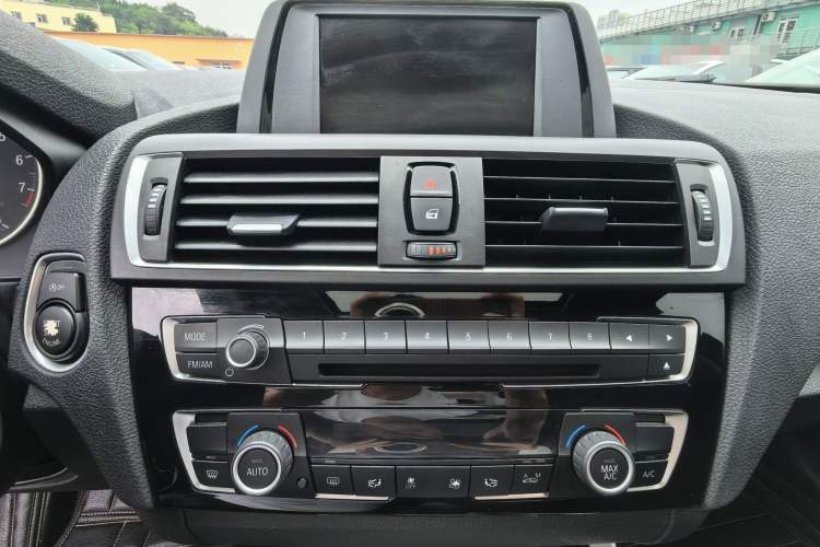 Used BMW 1 Series 2015 120i Leading Model Audio And AC Panel