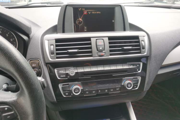 Used BMW 1 Series 2015 120i Leading Model Audio And AC Panel