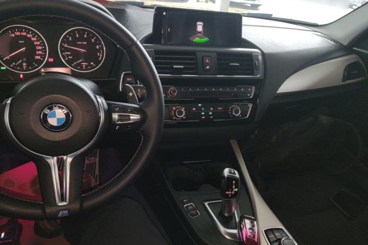 Used BMW 1 Series 2015 118i Leading Model Center Console