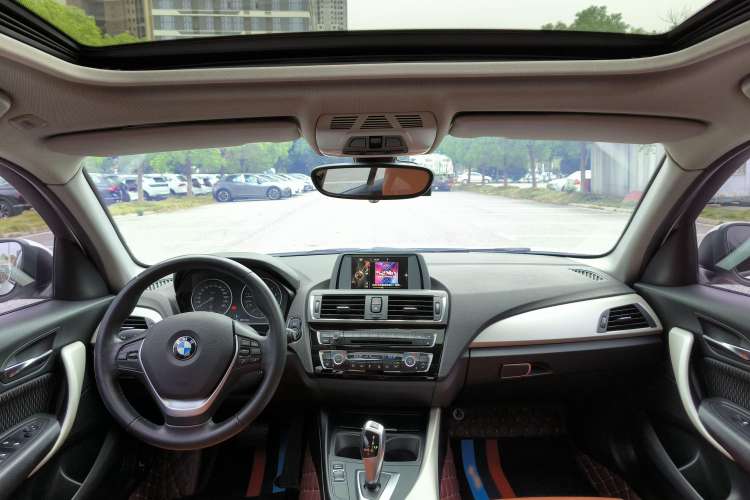 Used BMW 1 Series 2015 120i Leading Model Center Console