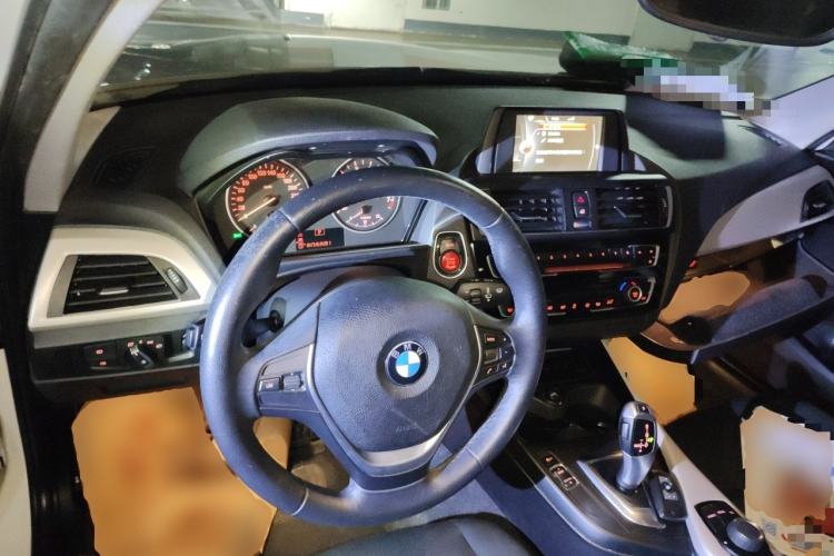 Used BMW 1 Series 2015 120i Leading Model Center Console