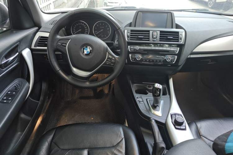 Used BMW 1 Series 2015 120i Leading Model Center Console