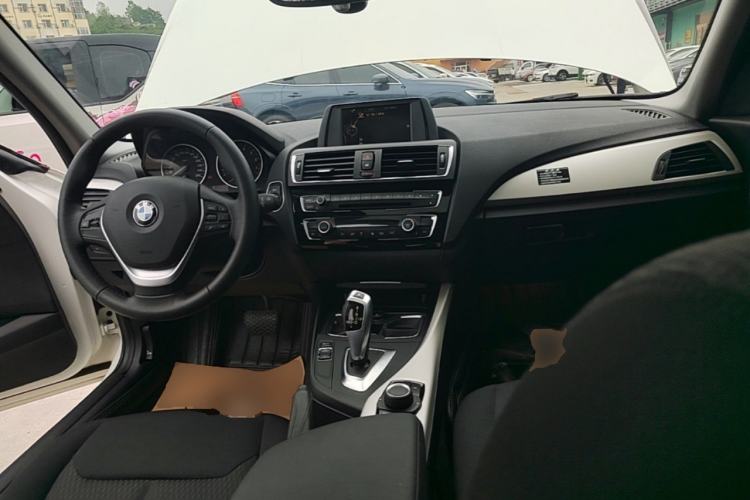 Used BMW 1 Series 2015 120i Leading Model Center Console