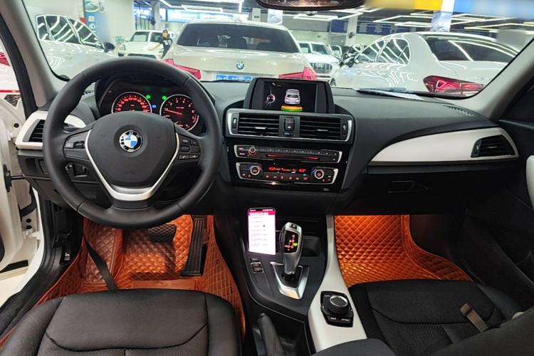 Used BMW 1 Series 2015 120i Leading Model Center Console