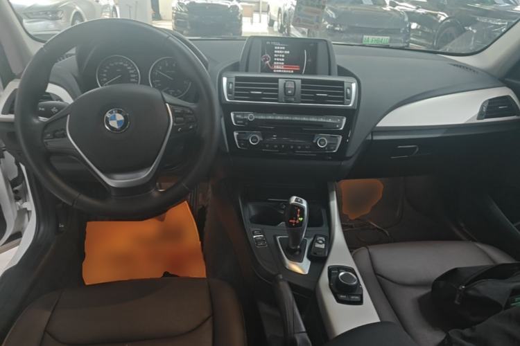 Used BMW 1 Series 2015 120i Leading Model Center Console