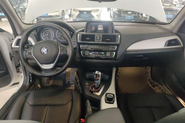 Used BMW 1 Series 2015 120i Leading Model Center Console