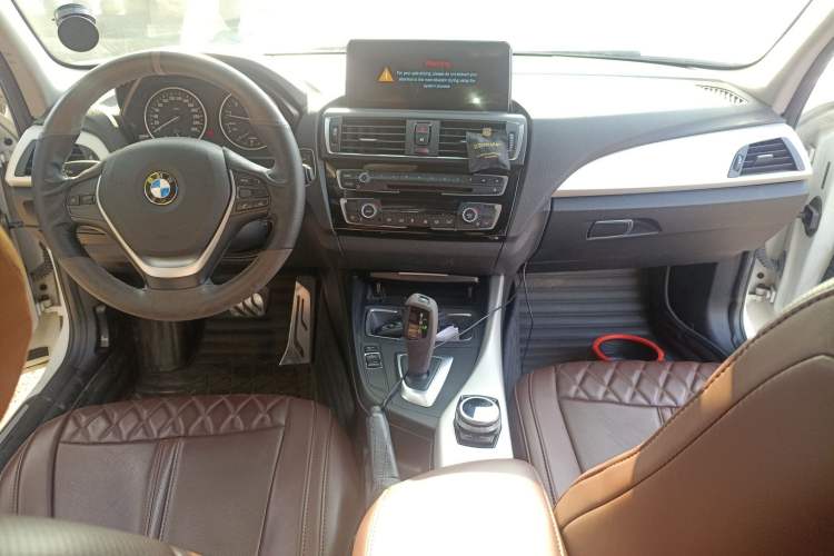 Used BMW 1 Series 2015 120i Leading Model Center Console