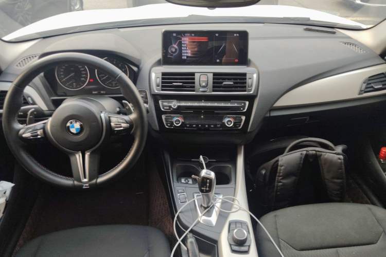 Used BMW 1 Series 2015 120i Leading Model Center Console