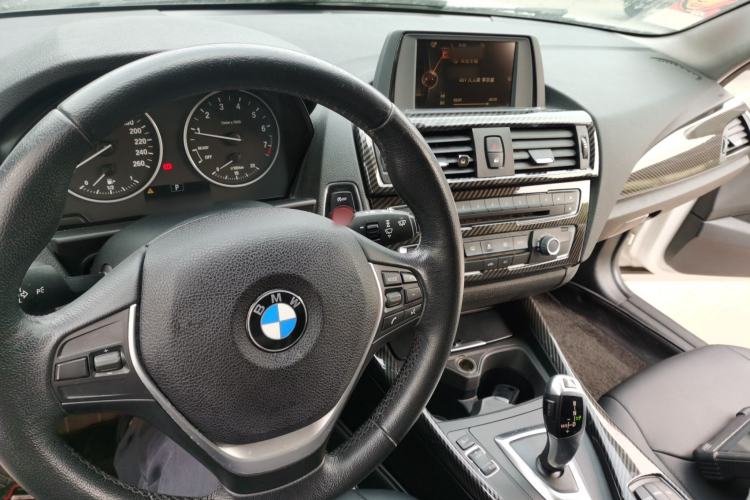 Used BMW 1 Series 2015 118i Leading Model Center Console