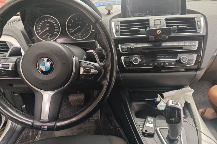 Used BMW 1 Series 2015 120i Leading Model Center Console