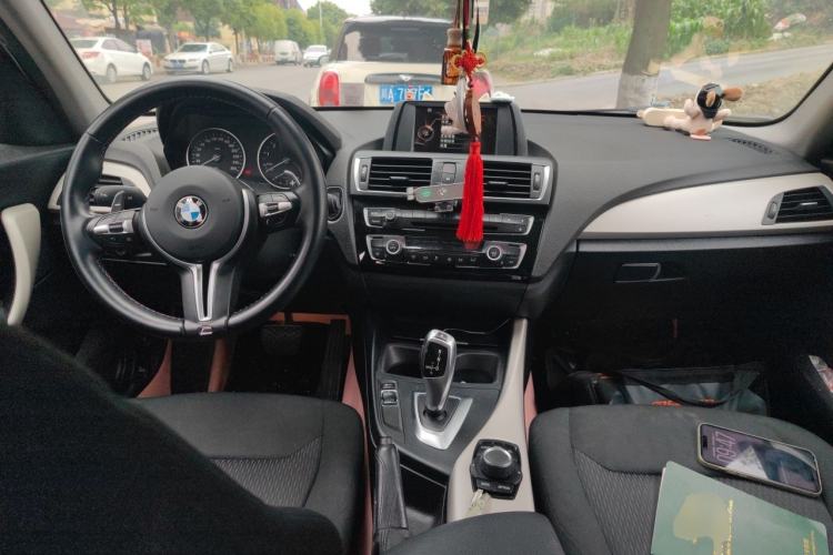 Used BMW 1 Series 2015 120i Leading Model Center Console