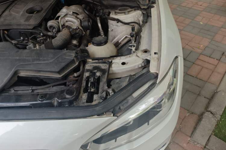 Used BMW 1 Series 2015 118i Urban Design Package Engine Bay Left