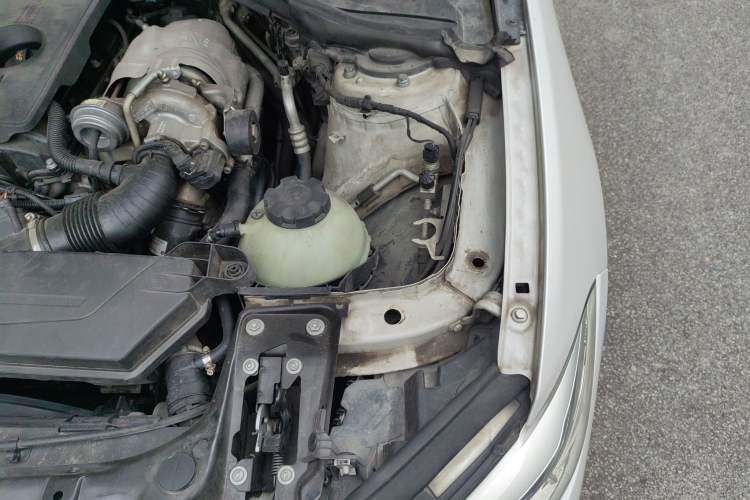 Used BMW 1 Series 2015 120i Sport Design Package Engine Bay Left