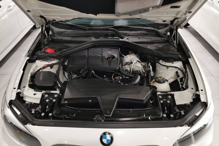 Used BMW 1 Series 2015 118i Leading Model Engine Bay