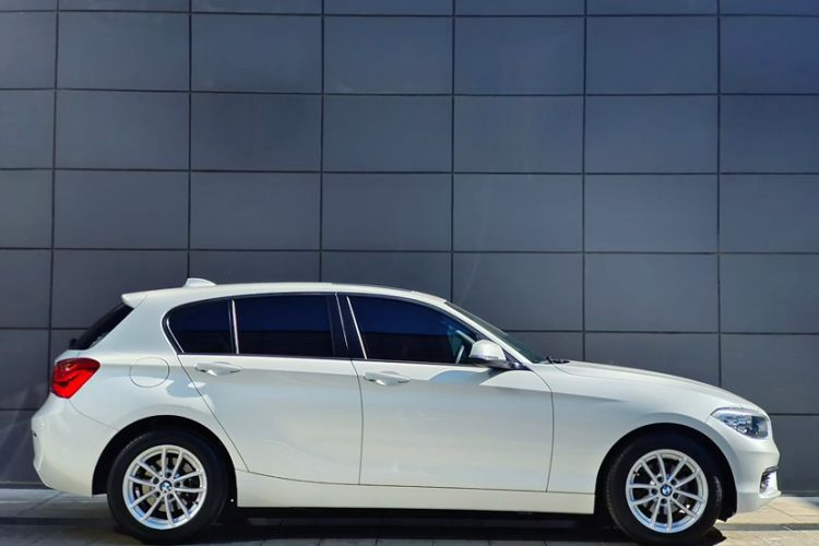 Used BMW 1 Series 2015 118i Leading Model Exterior 2