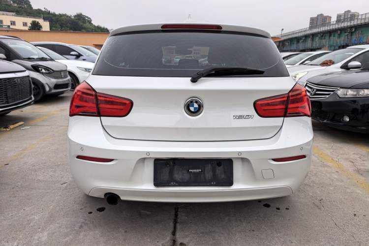 Used BMW 1 Series 2015 120i Leading Model Exterior 3