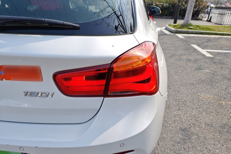 Used BMW 1 Series 2015 120i Leading Model Exterior 3