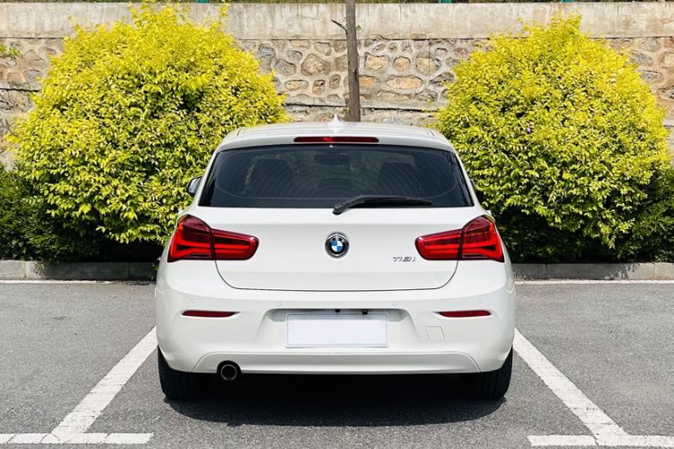 Used BMW 1 Series 2015 118i Leading Model Exterior 3