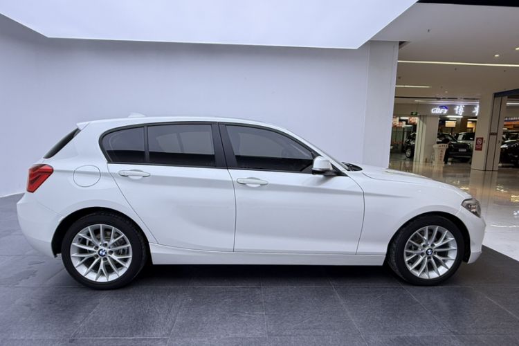 Used BMW 1 Series 2015 120i Leading Model Exterior 3