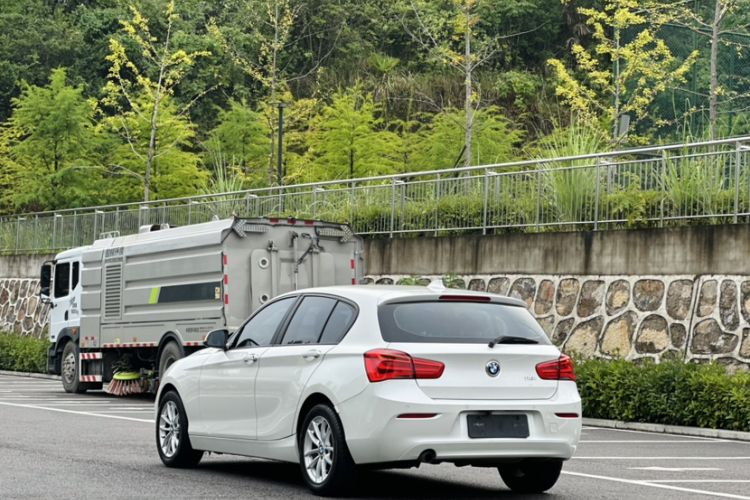 Used BMW 1 Series 2015 118i Leading Model Exterior 3